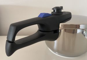ELO Praktika XS Schnellkochtopf Nahaufnahme verschlossener Griff
