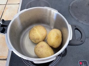 ELO Praktika XS-Schnellkochtopf gegarte Pellkartoffeln