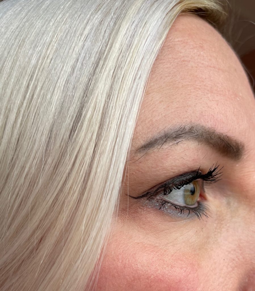 Eveline Cosmetics SOS LASH BOOSTER 5 Wimpernserum Verpackung mit Mascara