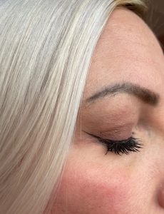 Eveline Cosmetics SOS LASH BOOSTER 5 Wimpernserum Verpackung nach der Anwendung