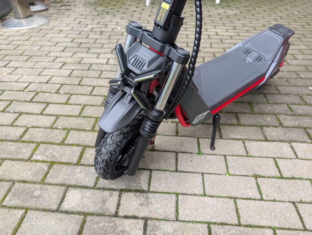 Frontrad des Segway Ninebot ZT3 Pro D E-Scooter von vorne