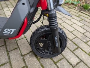 Frontrad des Segway Ninebot ZT3 Pro D E-Scooters von der Seite