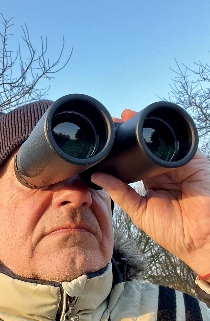 BEBANG 10x42 BH 1106 Fernglas im Einsatz