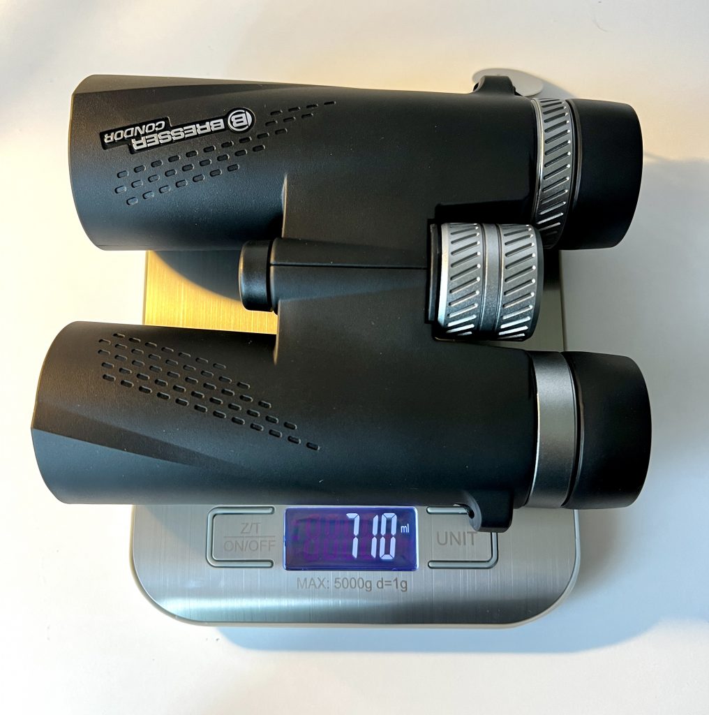 Bresser Condor 8x42 Fernglas auf der Waage