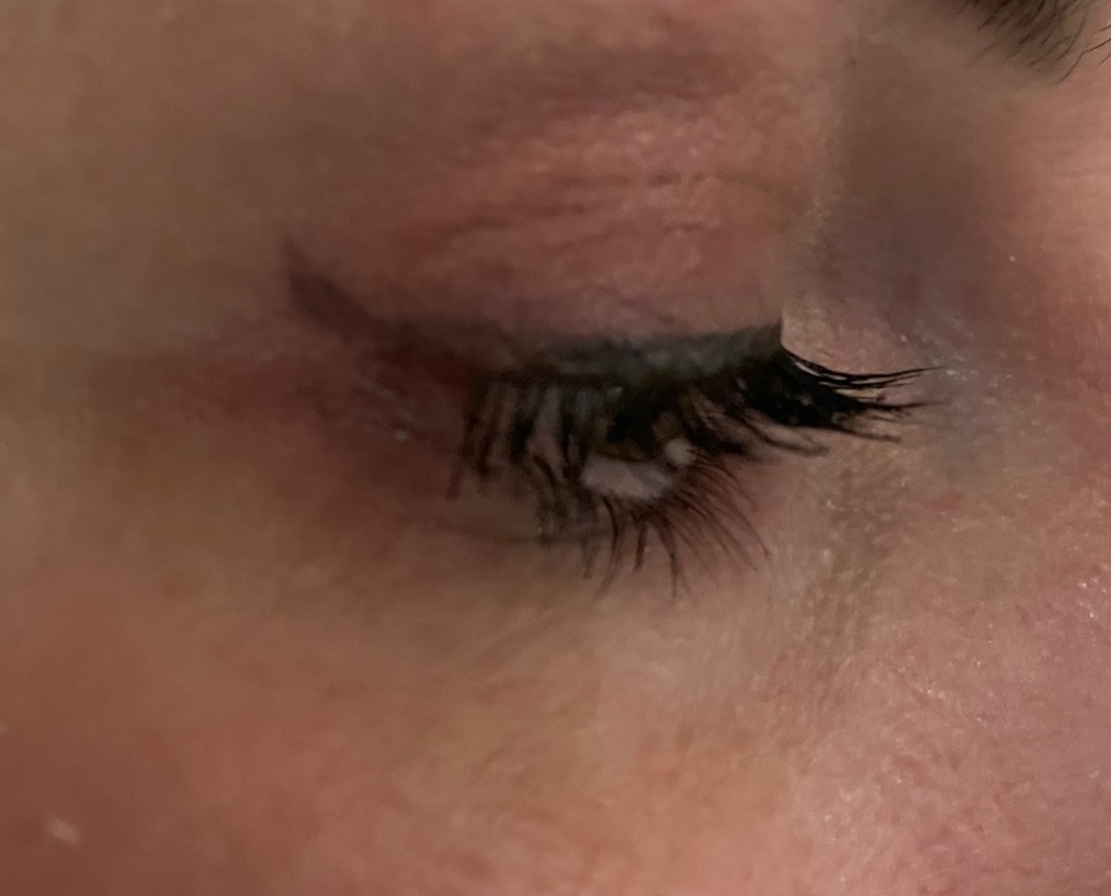 Nanolash Wimpern- und Augenbrauenserum Ergebnis nach 4 Wochen