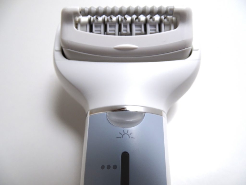 Panasonic ES-EY90-A503 LED am Handgerät