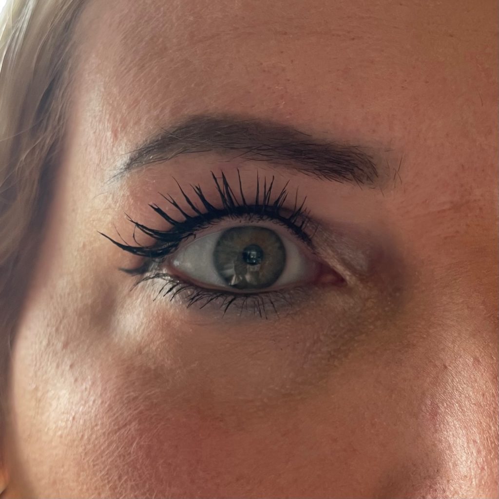 RefectoCil® Lash & Brow Booster Wimpernserum Wimpern nach 4 Wochen Ergebnis