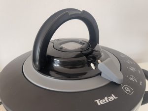 Tefal Clipso+ CHEF P45507 Schnellkochtopf Nahaufnahme Griff am Deckel