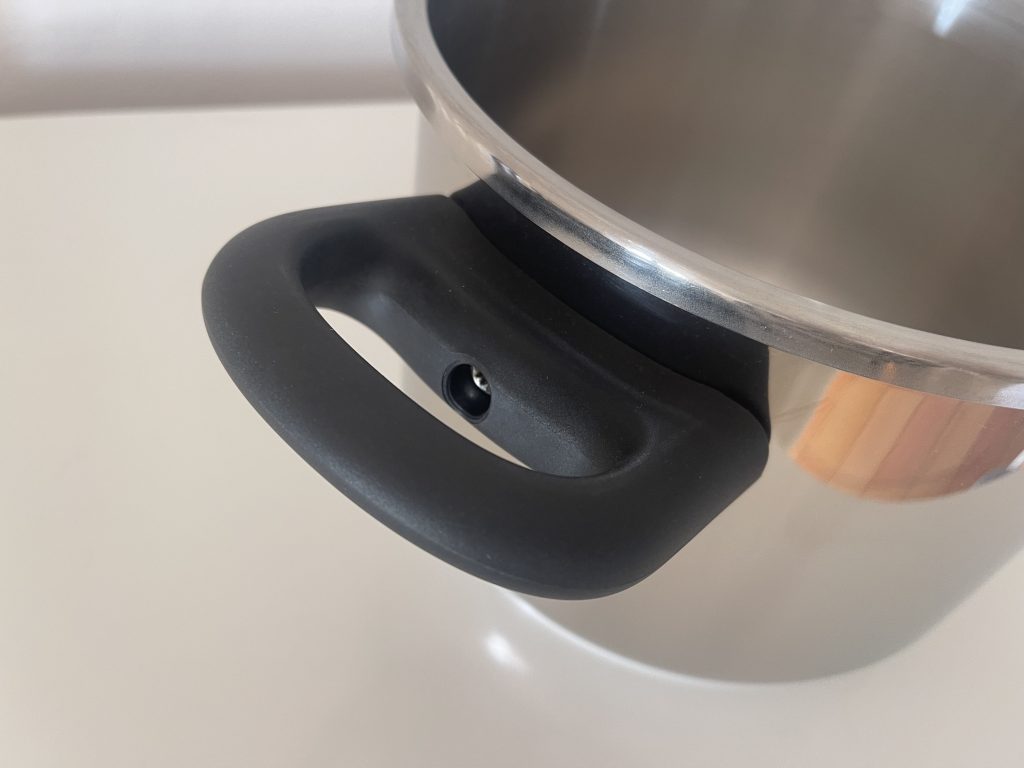 Tefal Clipso+ CHEF P45507 Schnellkochtopf Nahaufnahme kurzer Griff am Topf