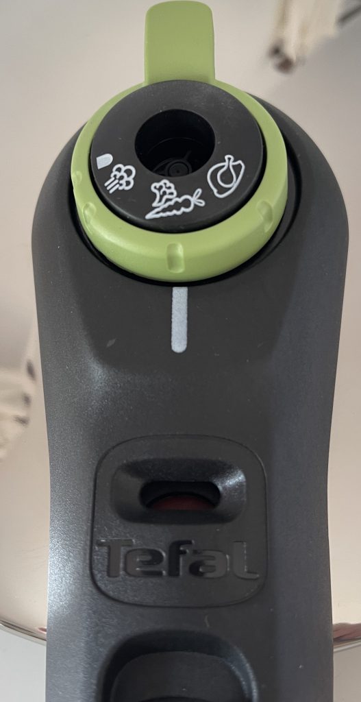 Tefal Secure Trendy ‎P25844 Schnellkochtopf Nahaufnahme Garprogramme am Griff