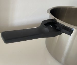 Tefal Secure Trendy ‎P25844 Schnellkochtopf Nahaufnahme Stielgriff