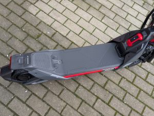 Trittfläche des Segway Ninebot ZT3 Pro D E-Scooters