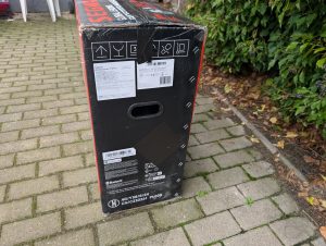 Verpackung des Segway Ninebot ZT3 Pro D E-Scooters von der Seite