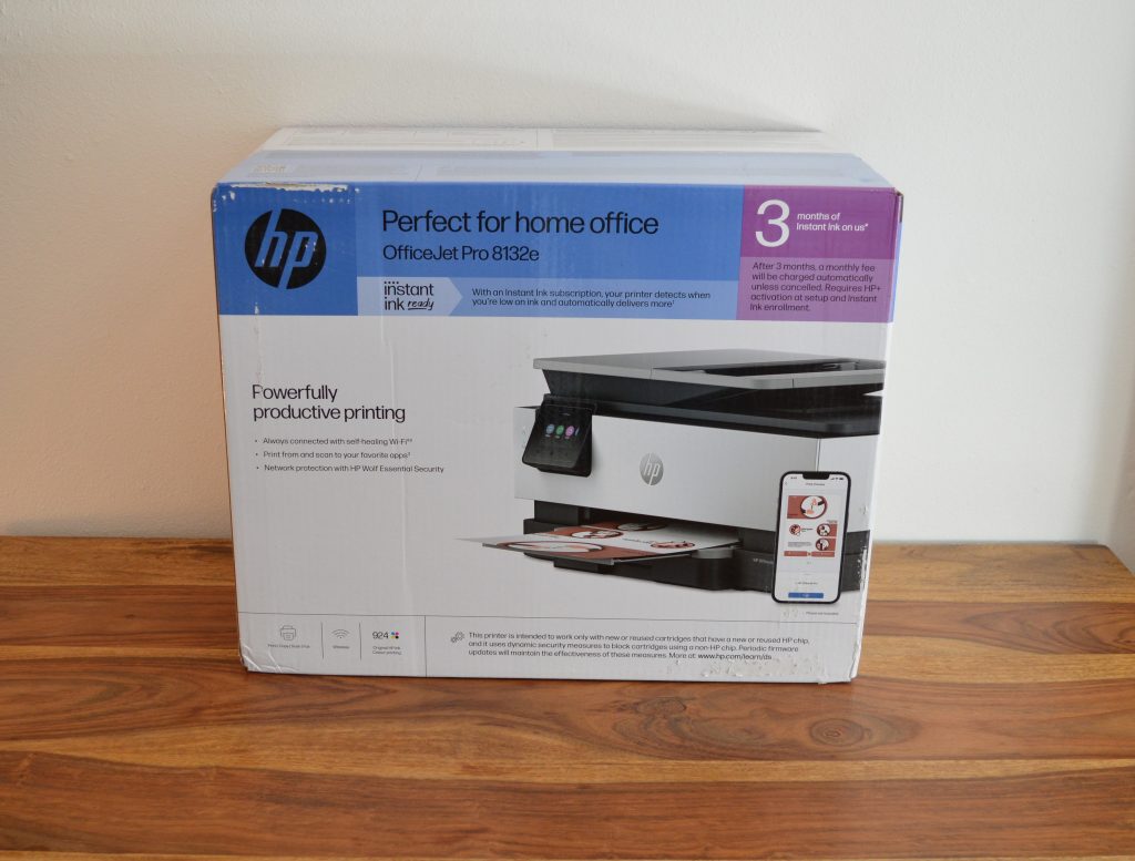HP OfficeJet Pro 8132e Drucker Verpackung Frontansicht (1)
