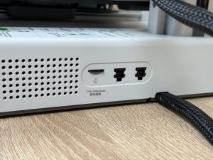 Bambu Lab A1 Mini 3D-Drucker Detail Anschlüsse AMS und Kartenslot
