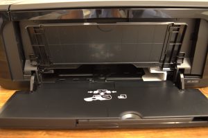 Canon PIXMA MG3650S Drucker Frontansicht mit geöffneter Papierzufuhr