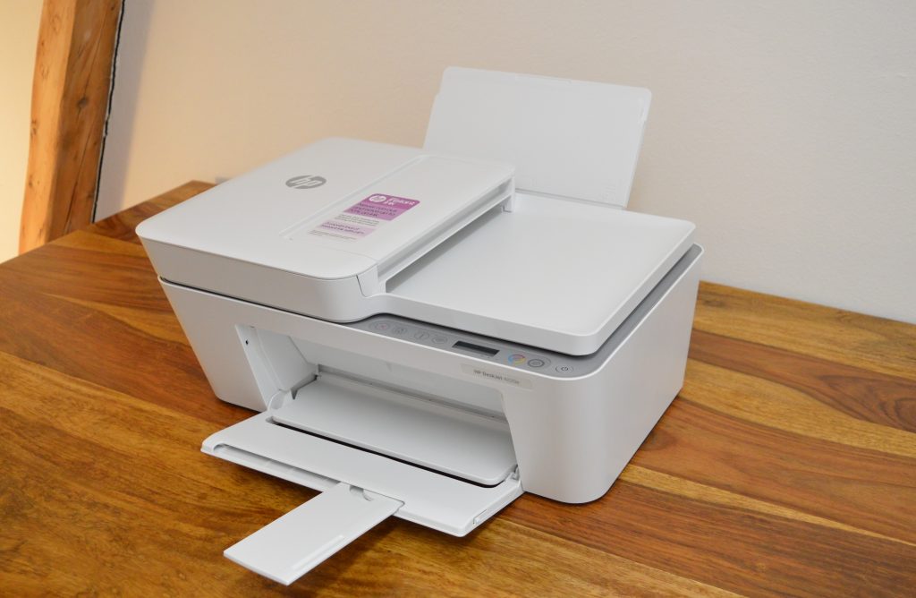 HP DeskJet 4220e Drucker mit ausgeklapptem Ausgabefach