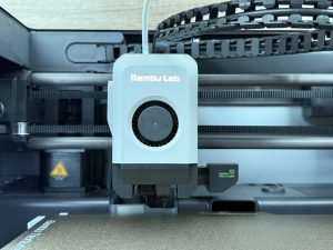Bambu Lab X1C 3D-Drucker Druckkopf in Parkposition