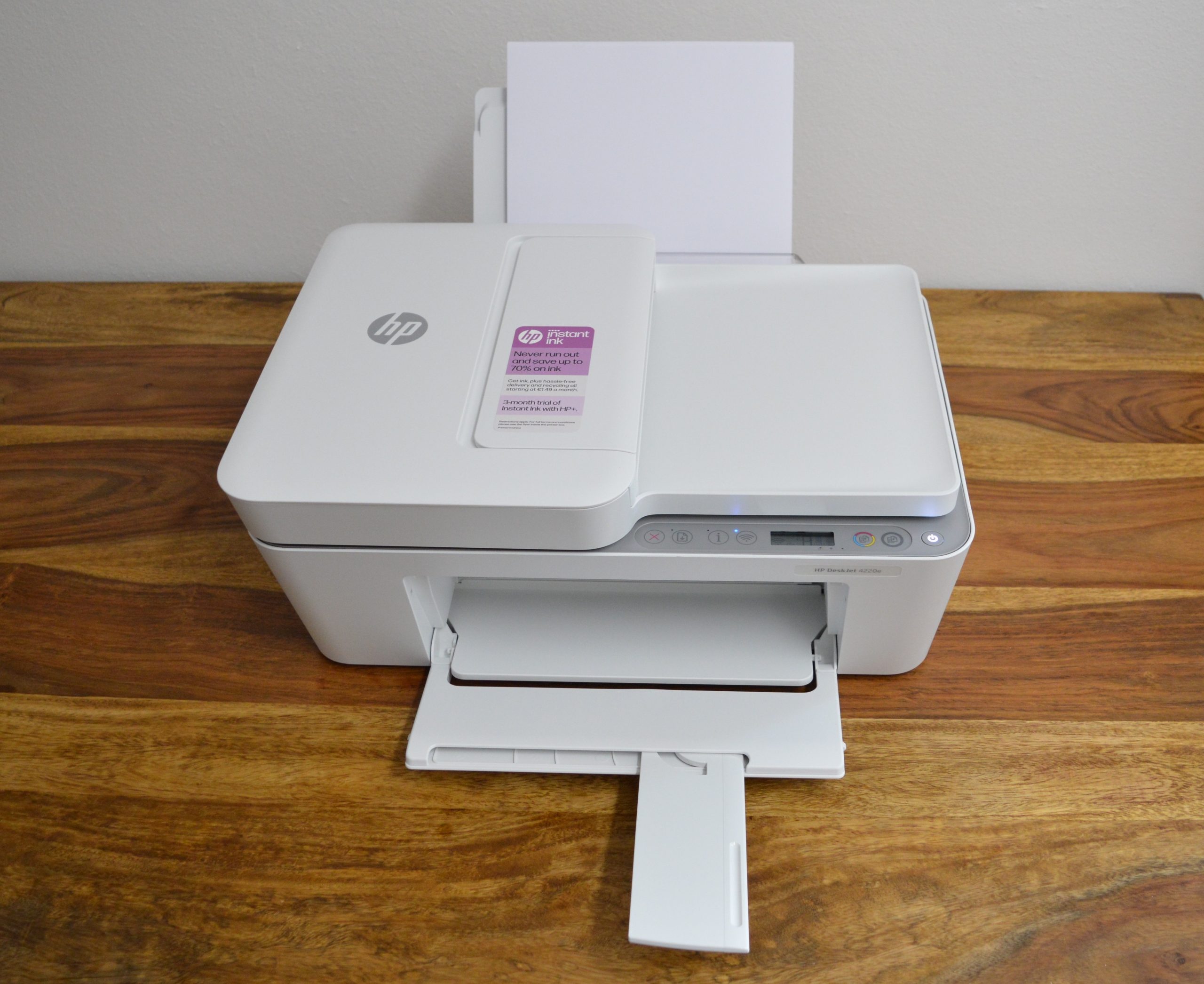 HP DeskJet 4220e Drucker Frontansicht Papierfach