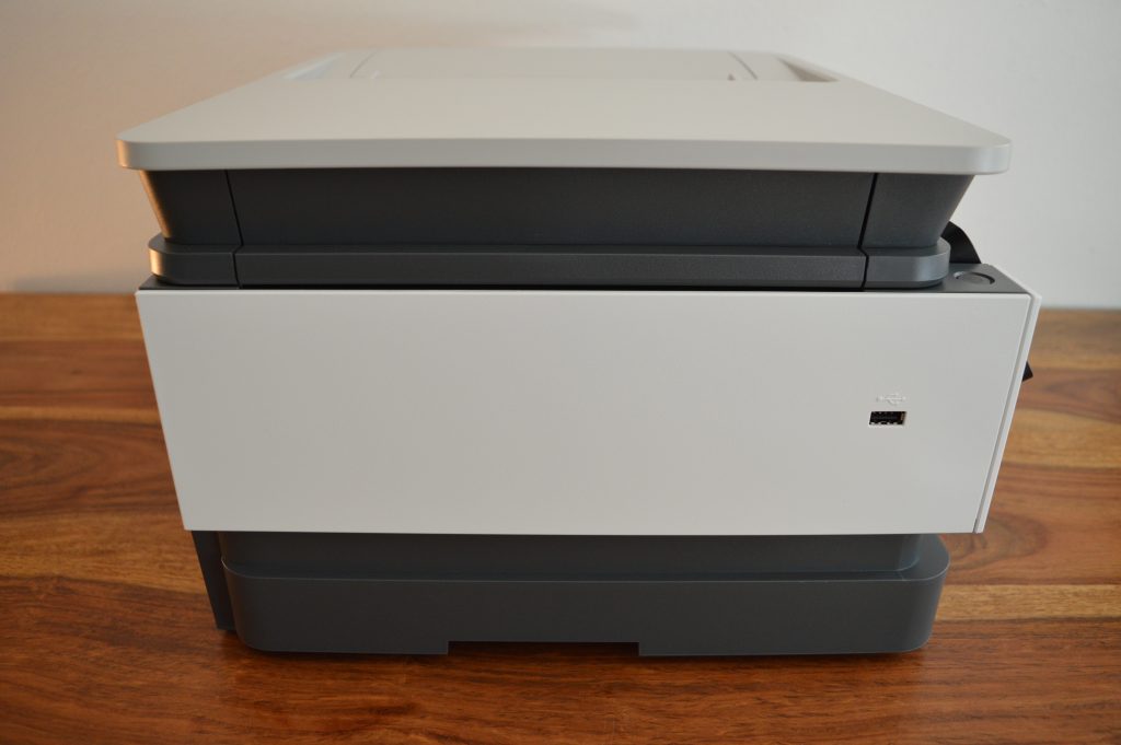 HP OfficeJet Pro 8132e Drucker Seitenansicht Links