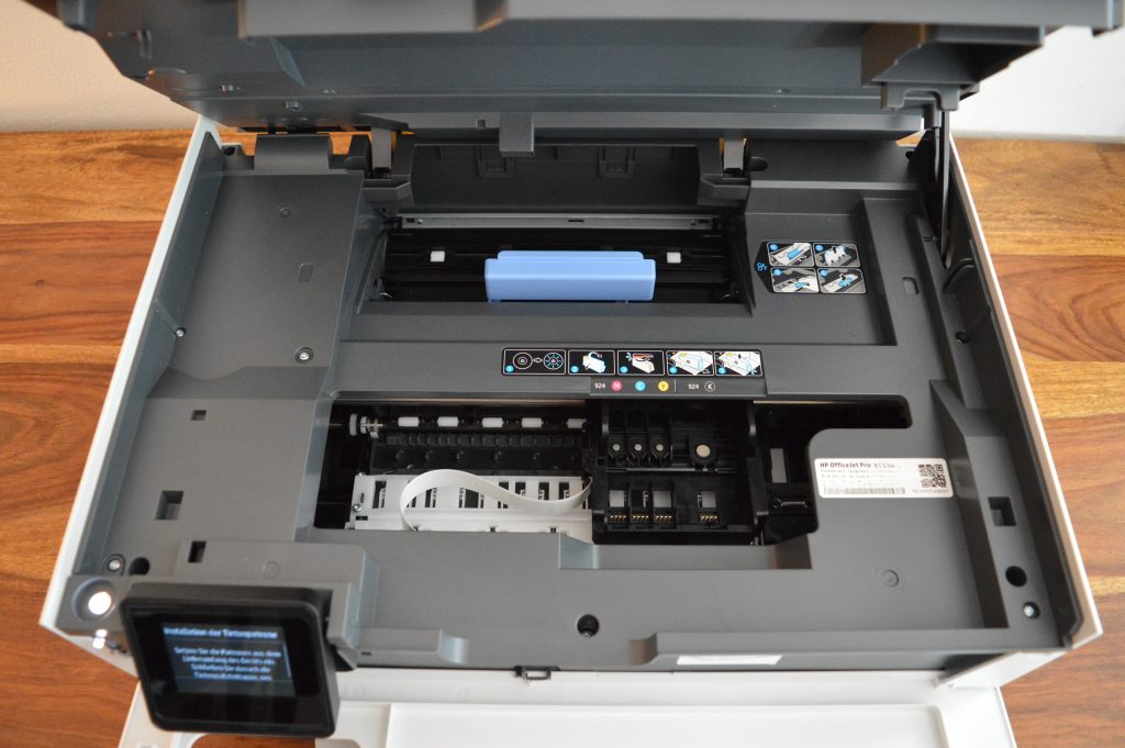 HP OfficeJet Pro 8132e Drucker geöffnete Klappe zum Farbpatronen einsetzen