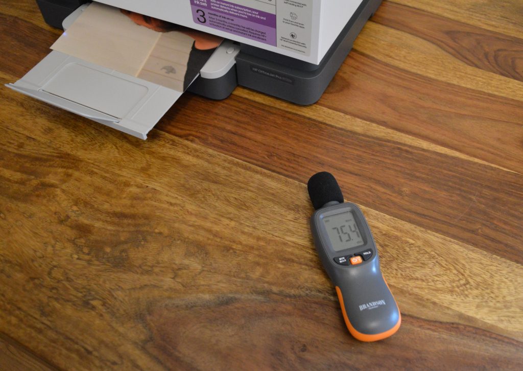 HP OfficeJet Pro 8132e Drucker Lautstärkenmessung in Dezibel