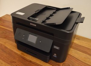 Epson WorkForce WF-2960DWF Drucker mit ausgeklapptem Dokumenteneinzug