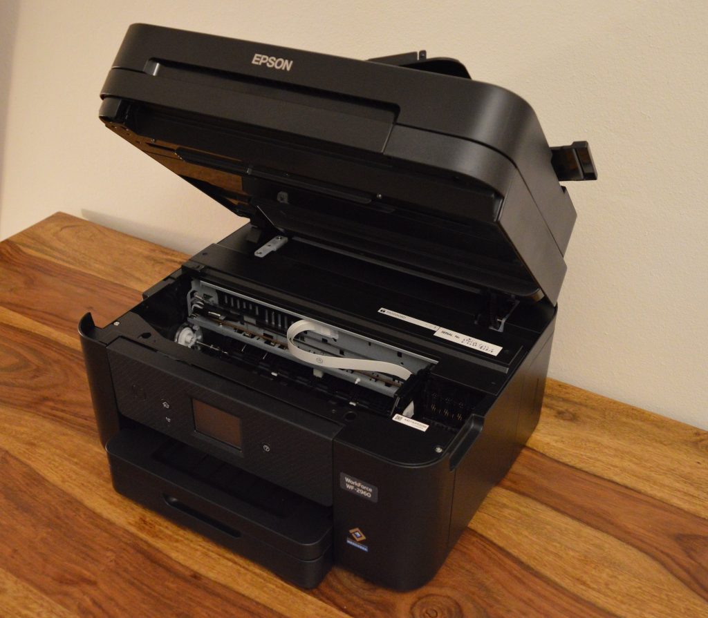 Epson WorkForce WF-2960DWF Drucker geöffnete Klappe zum Einsetzen der Farbpatronen