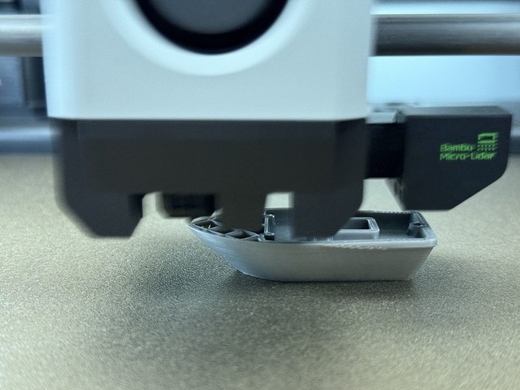 Bambu Lab X1C 3D-Drucker beim Drucken 1