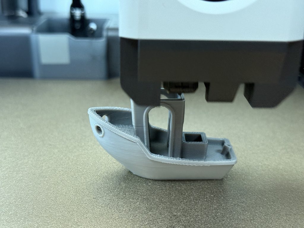 Bambu Lab X1C 3D-Drucker beim Drucken 3