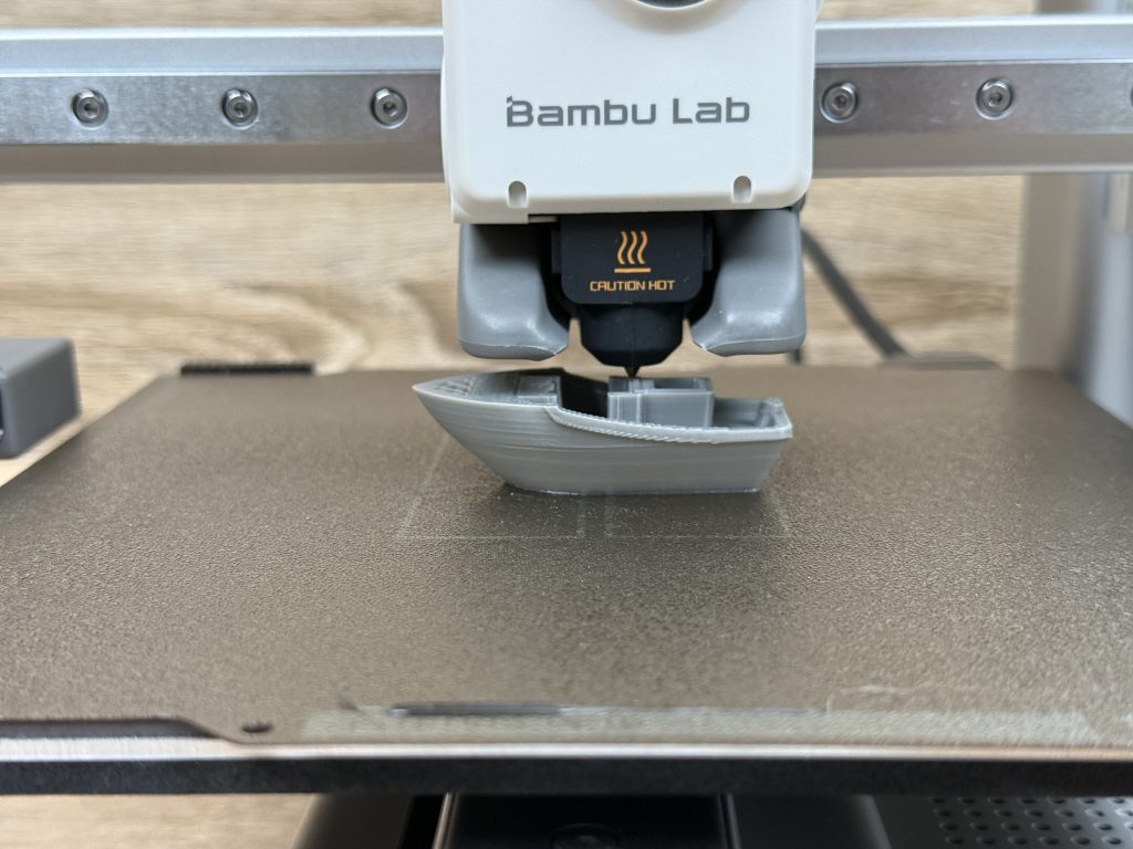 Bambu Lab A1 Mini 3D-Drucker Drucken Benchy 2