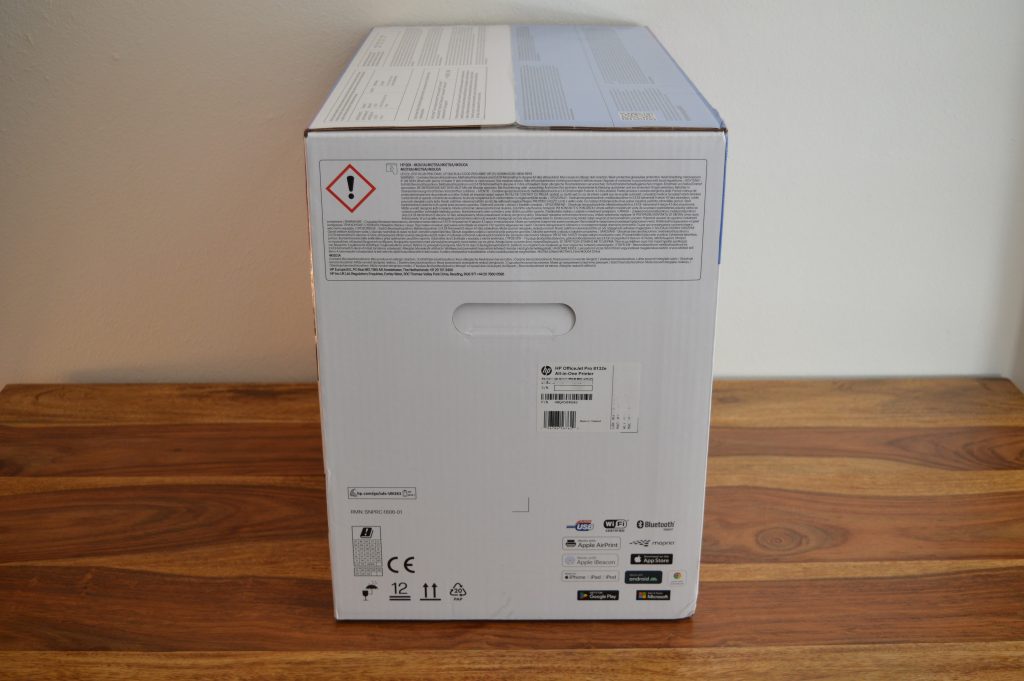 HP OfficeJet Pro 8132e Drucker Verpackung Seitenansicht Links