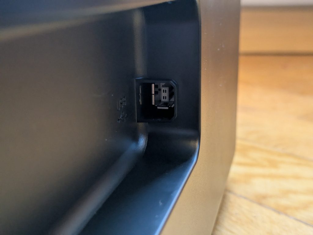Anschlüsse des Epson EcoTank ET-2870 Multifunktionsdruckers aus der Nähe