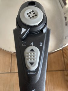 BRA Vitesse Schnellkochtopf Nahaufnahme Bedienelemente