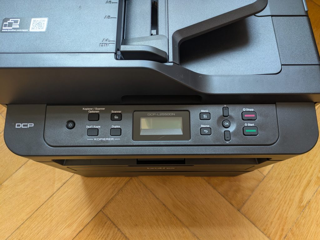 Bedienfeld des Brother DCP-L2550DN Multifunktionsdruckers
