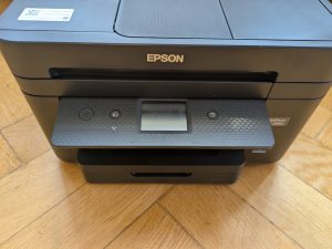 Bedienfeld des Epson WorkForce WF-2960DWF Multifunktionsdruckers