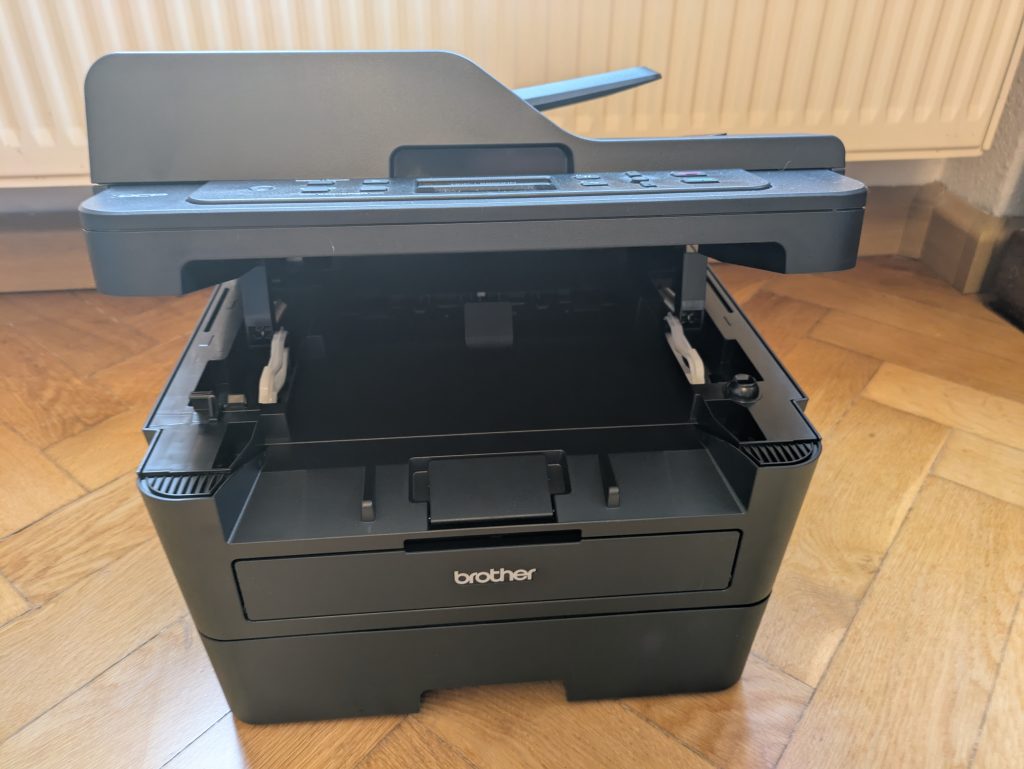 Brother DCP-L2550DN Multifunktionsdrucker geöffnet