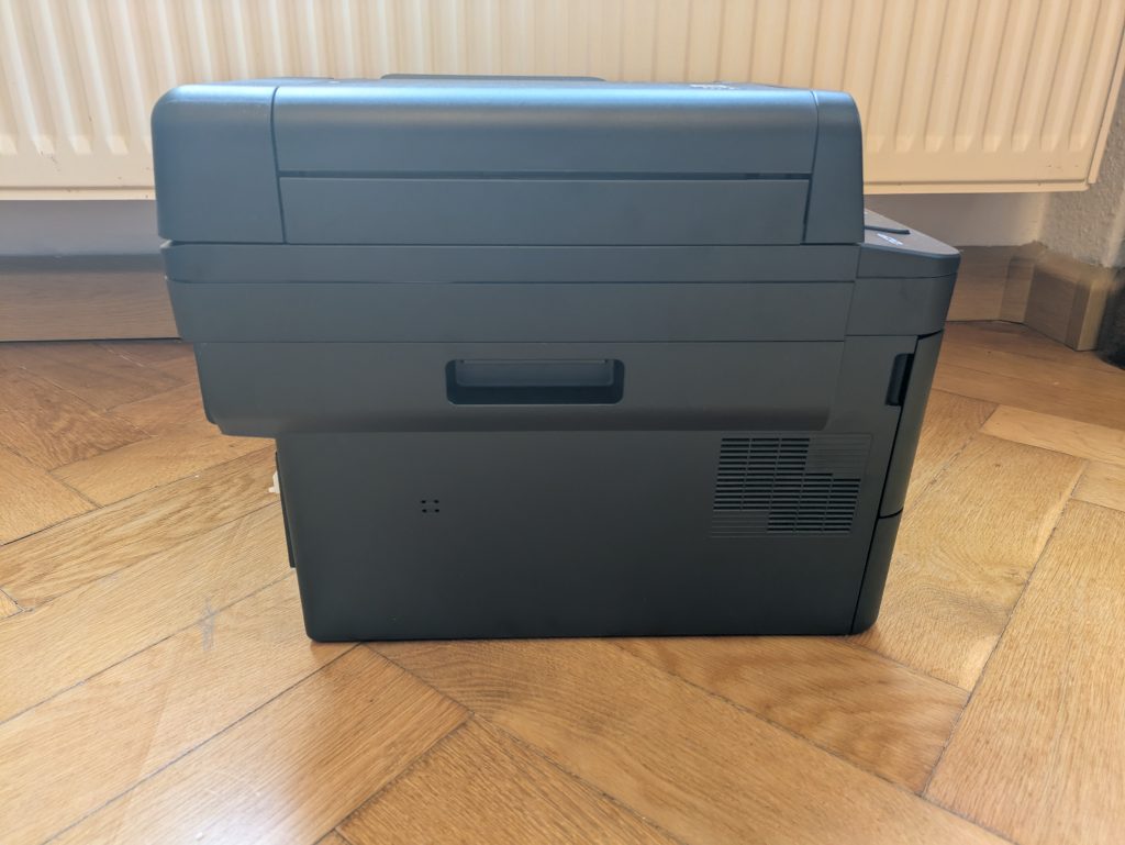 Brother DCP-L2550DN Multifunktionsdrucker von der Seite