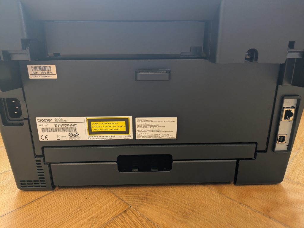 Brother DCP-L2550DN Multifunktionsdrucker von hinten mit Verdeck