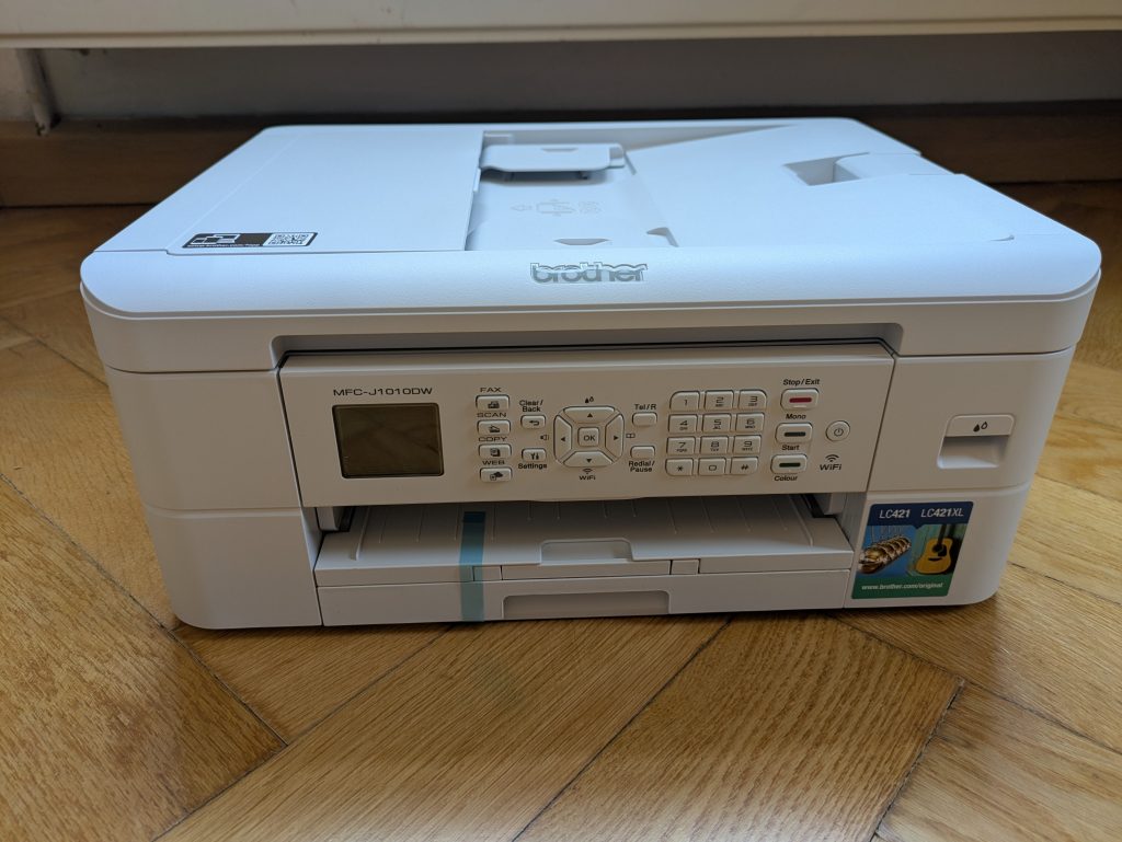 Brother MFC-J1010DW Multifunktionsdrucker mit Klebeband