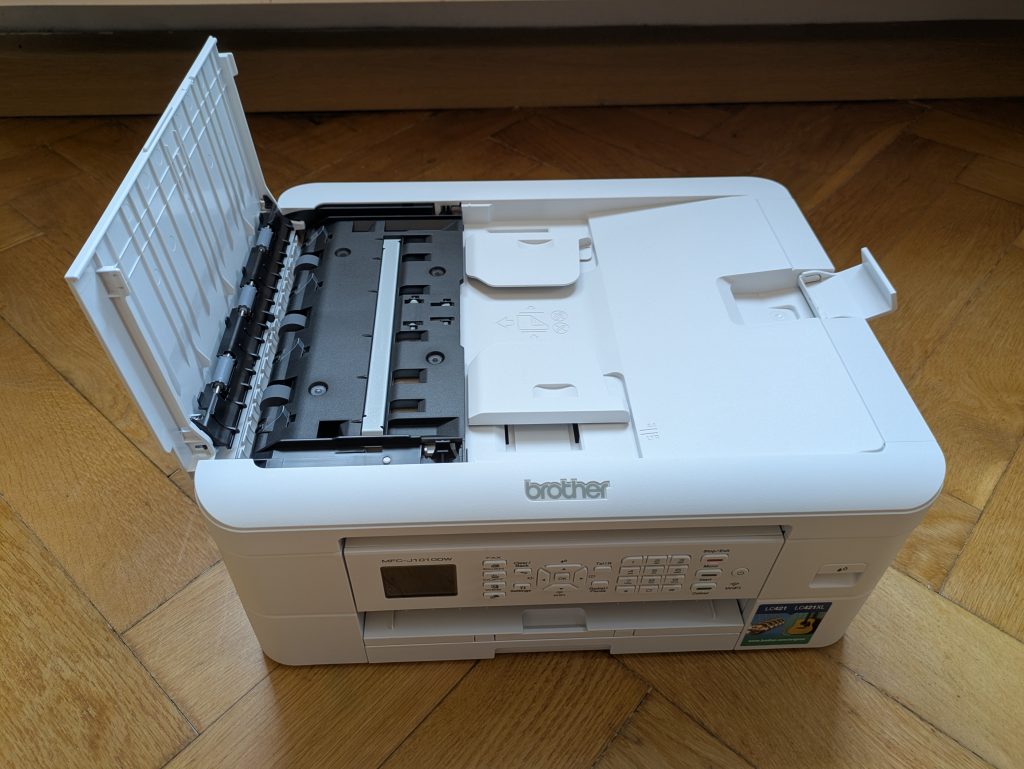 Brother MFC-J1010DW Multifunktionsdrucker von oben geöffnet
