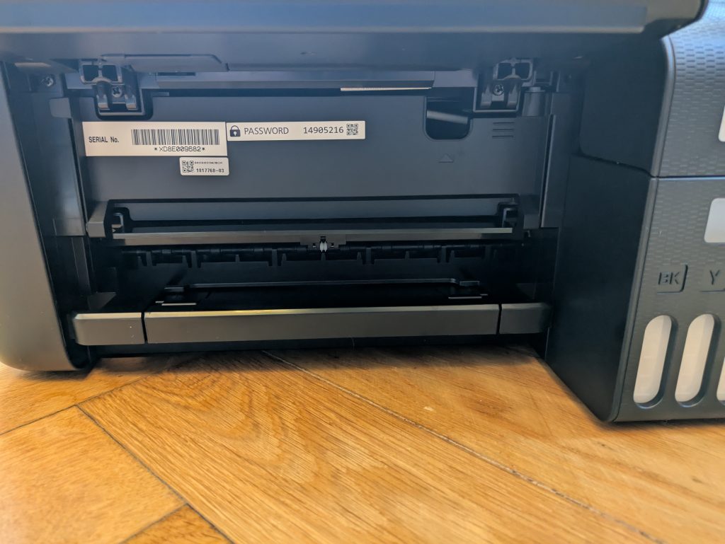 Epson EcoTank ET-2870 Multifunktionsdrucker von hinten in der Nahansicht