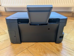 Epson EcoTank ET-2870 Multifunktionsdrucker von hinten mit Einzug