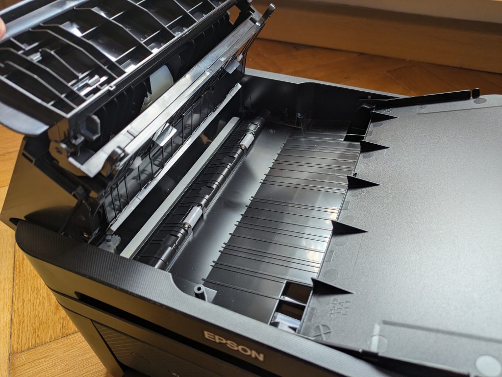 Epson WorkForce WF-2960DWF Multifunktionsdrucker von oben aufgeklappt (2)