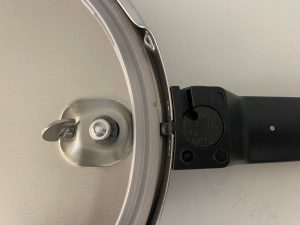 Fissler Vitaquick® Premium Schnellkochtopf Nahaufnahme Druckventil Deckel