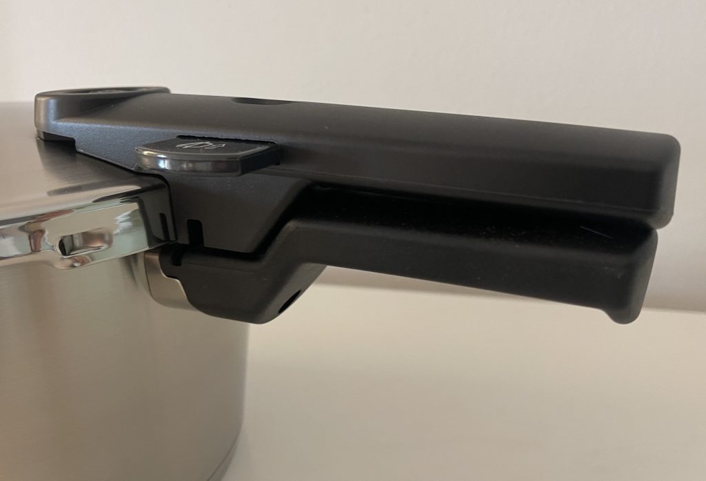 Fissler Vitaquick® Premium Schnellkochtopf Nahaufnahme Griff