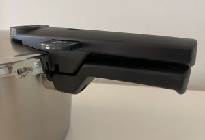 Fissler Vitaquick® Premium Schnellkochtopf Nahaufnahme Griff