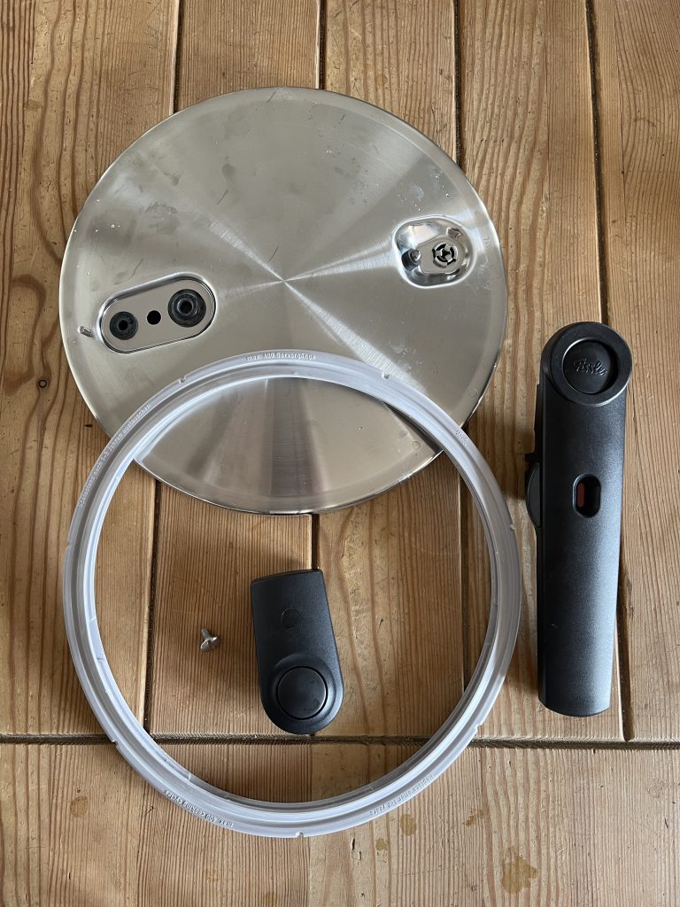 Fissler Vitaquick® Premium Schnellkochtopf demontierter Deckel