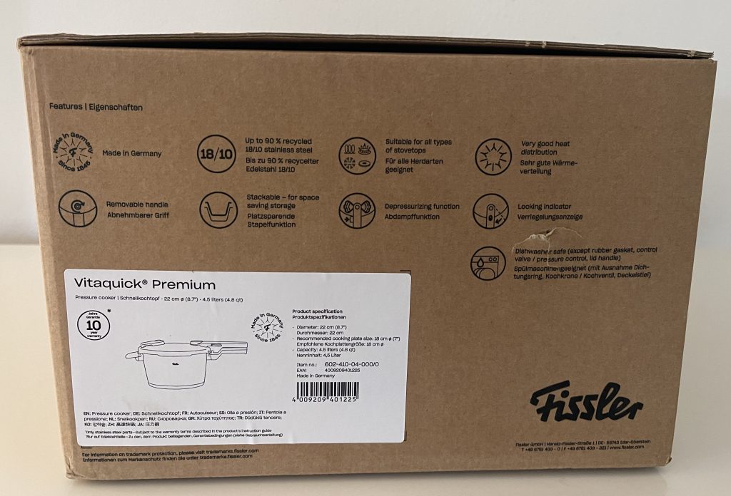 Fissler Vitaquick® Premium Schnellkochtopf im Karton Seitenansicht