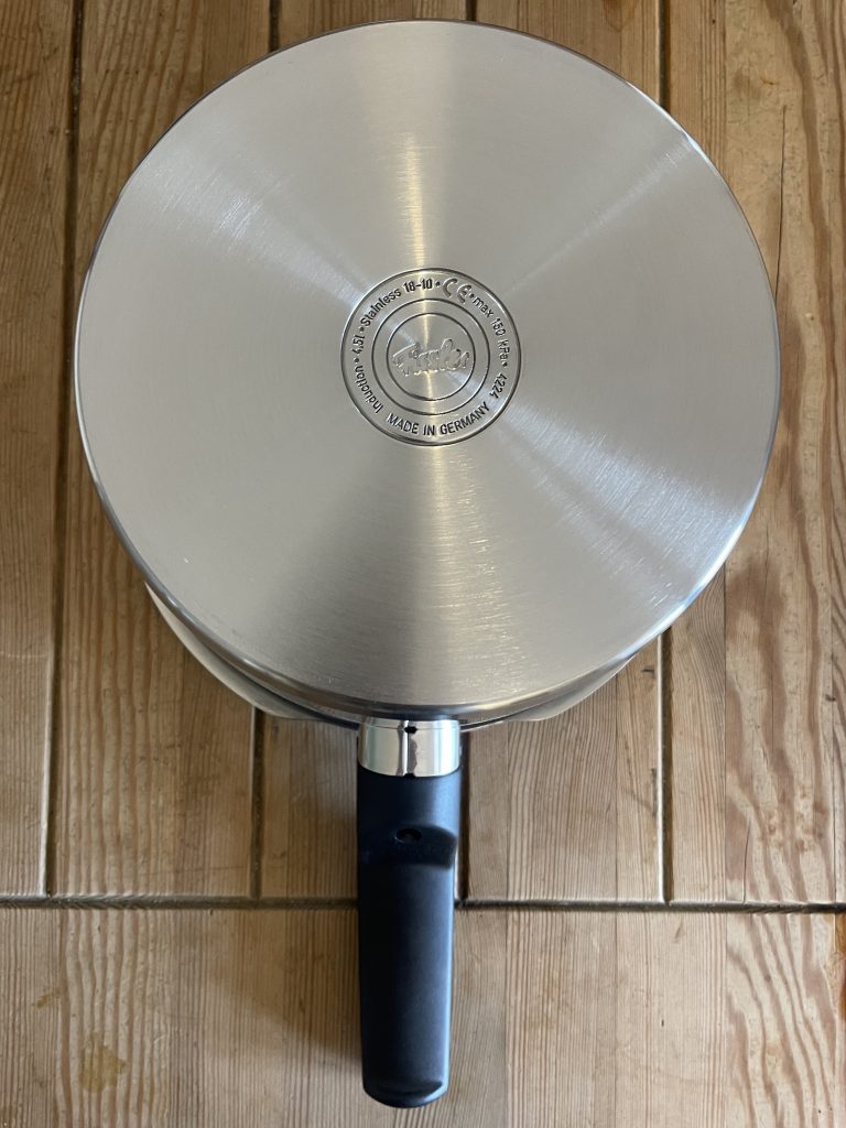 Fissler Vitaquick® Premium Schnellkochtopf von unten